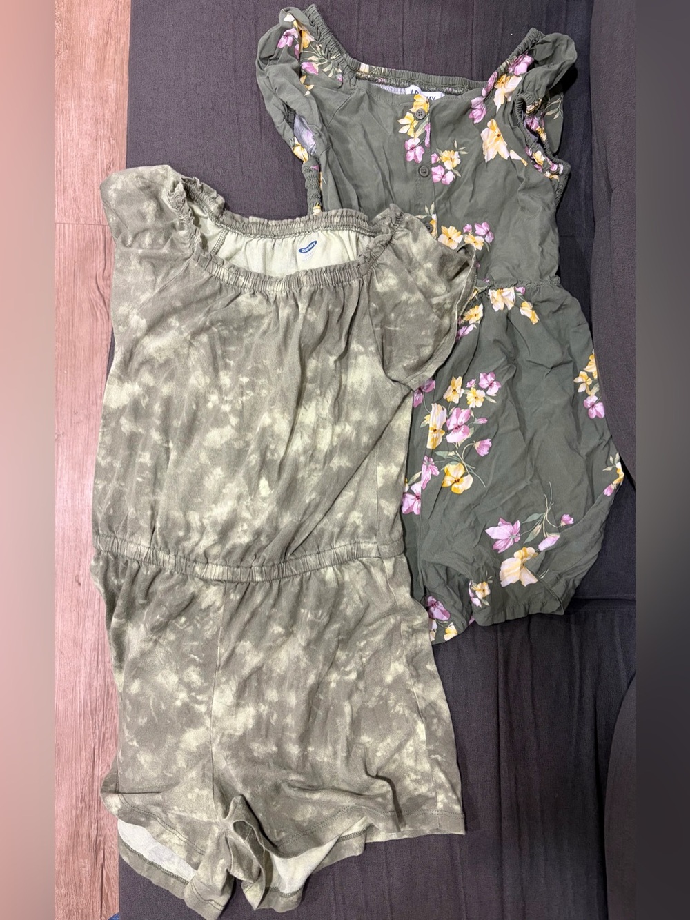 Pair of 2 rompers